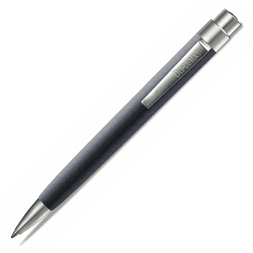 /WebRoot/Store/Shops/Hirschenauer/4F3B/E18D/B89A/6E57/E638/4DEB/AE76/E011/10055-05-diplomat-magnum-soft-touch-kugelschreiber-grau.jpg