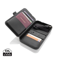 Swiss Peak Travel-Case aus RCS rec. PU mit 3-in-1-Charger